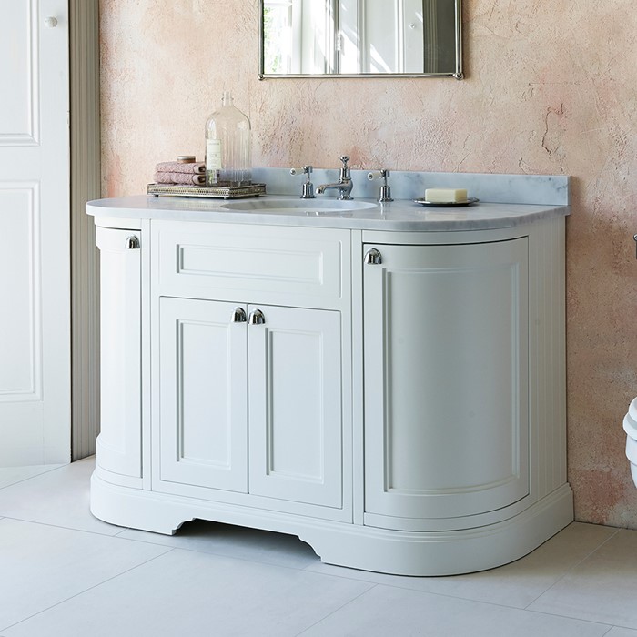 Freestanding vanity unit | Discover the perfect traditional bathroom vanity unit for your timeless bathroom with our complete freestanding furniture guide