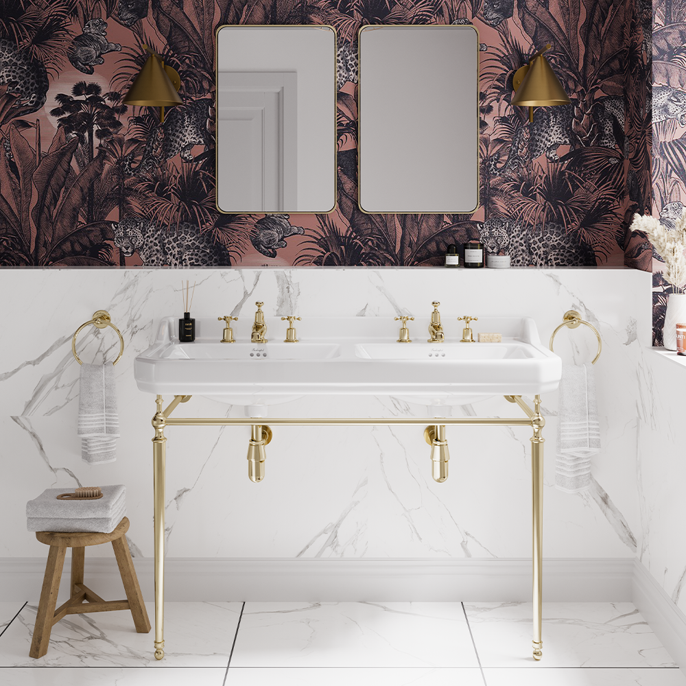 Traditional Bathroom Design | Add Gold bathroom accents to your traditional bathroom for a captivating scheme